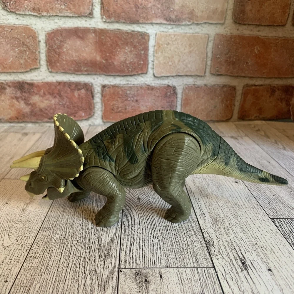 Jurassic Park The Lost World Triceratops JP44 Site B Dinosaur Hasbro 1997